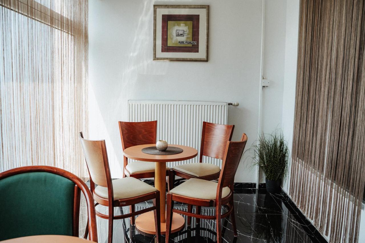 Dudok House Aparthotel Жилина Екстериор снимка