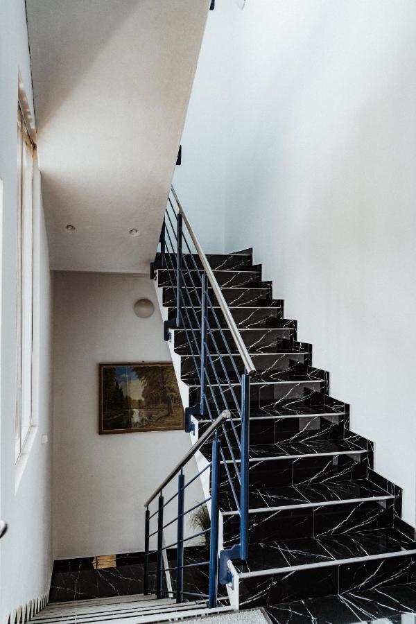 Dudok House Aparthotel Жилина Екстериор снимка