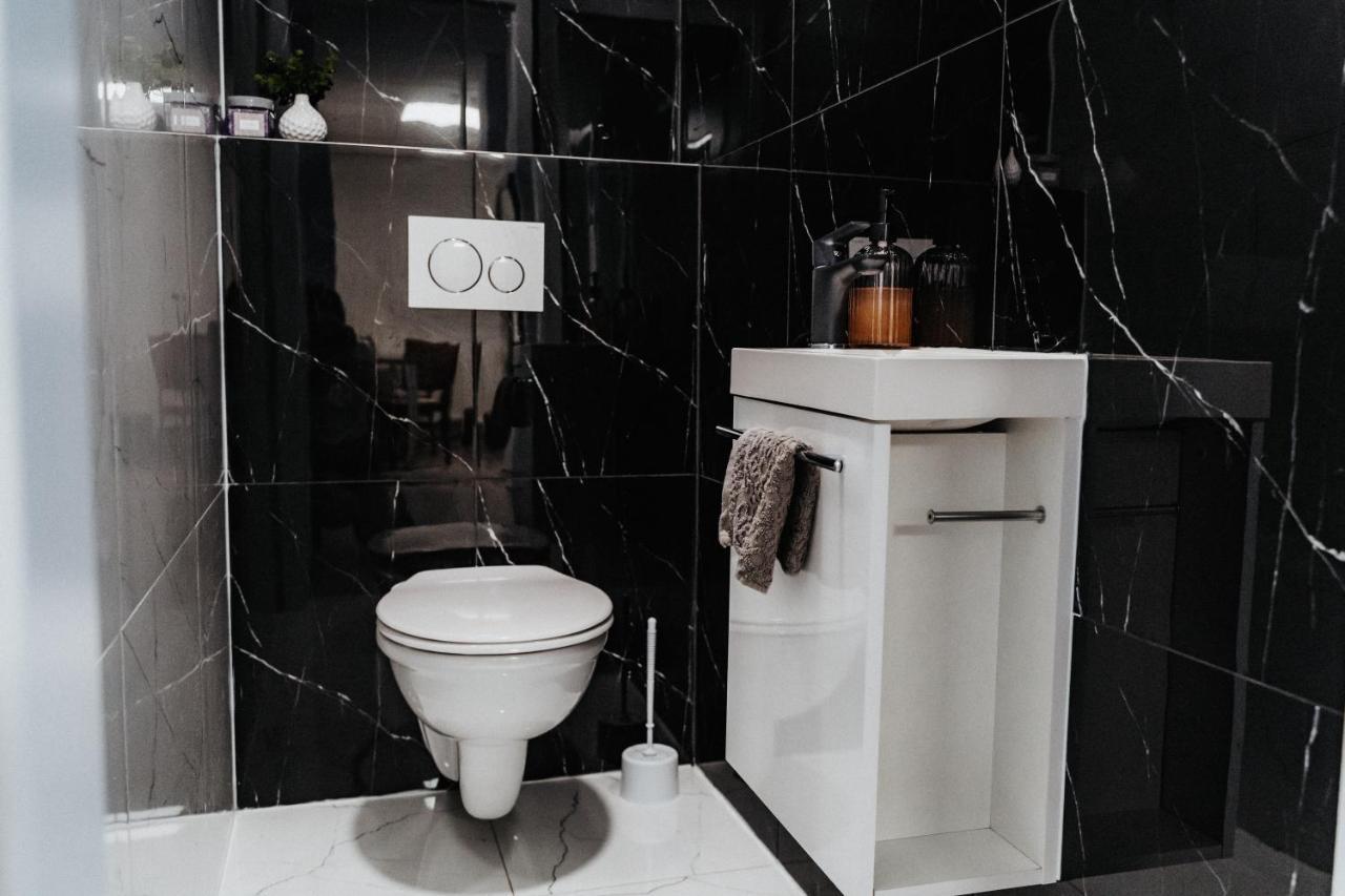 Dudok House Aparthotel Жилина Екстериор снимка
